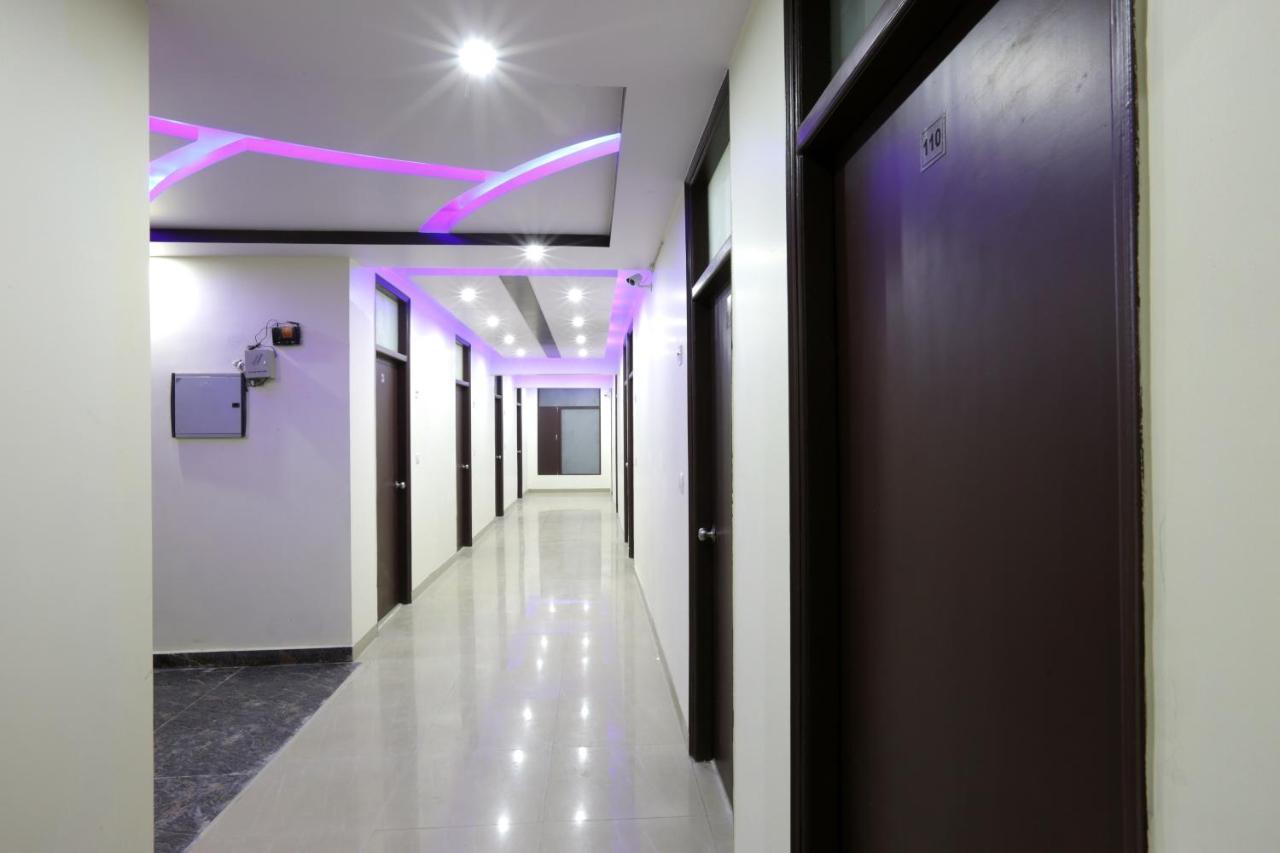 Hotel O Mahipalpur Inn Нью-Дели Экстерьер фото