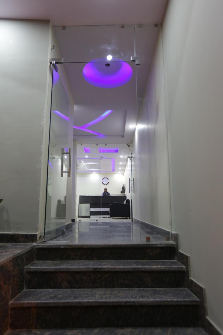 Hotel O Mahipalpur Inn Нью-Дели Экстерьер фото