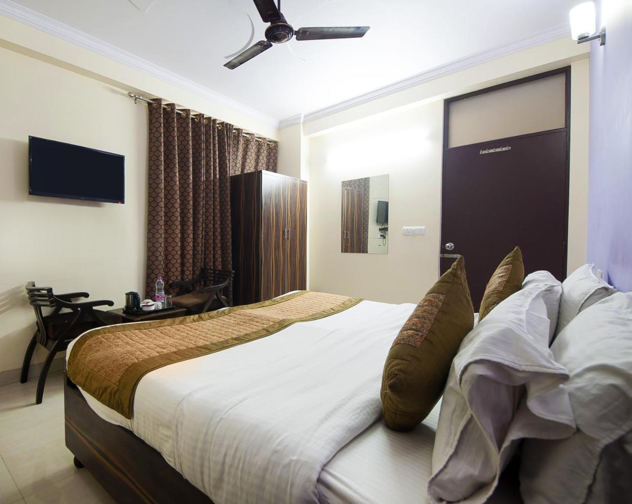 Hotel O Mahipalpur Inn Нью-Дели Экстерьер фото