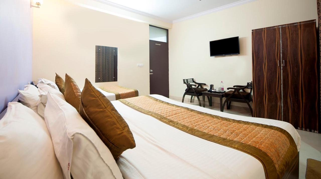 Hotel O Mahipalpur Inn Нью-Дели Экстерьер фото